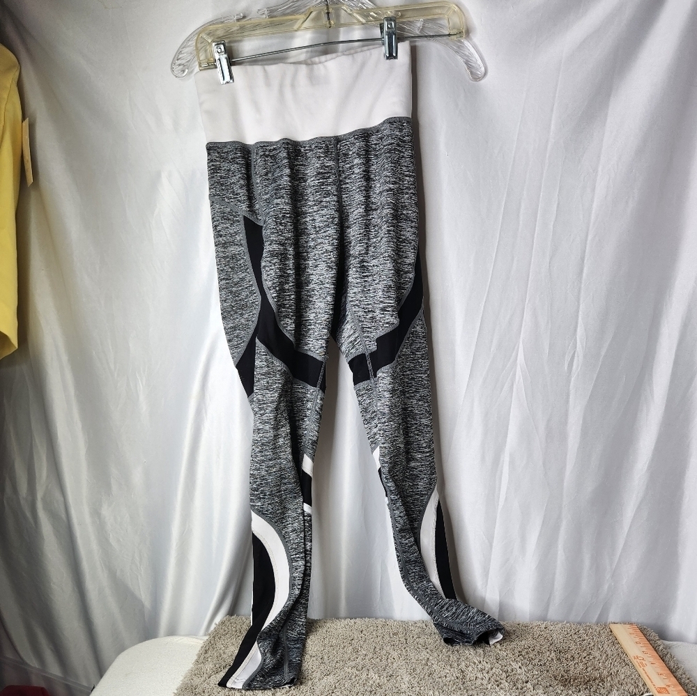 iTong Grey, Black & White Leggings Size S/M